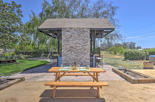 Photo 15 - Stunning Wine Country Gem With Hot Tub + Patio