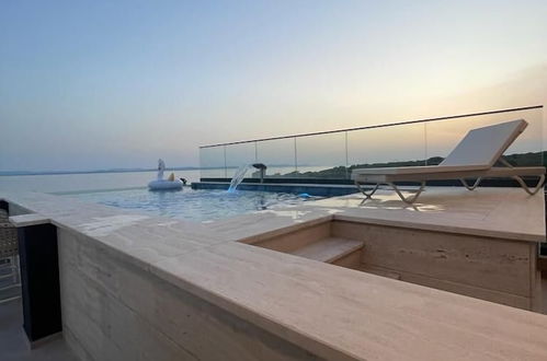 Foto 20 - Deen Deluxe Penthouse with infinity pool