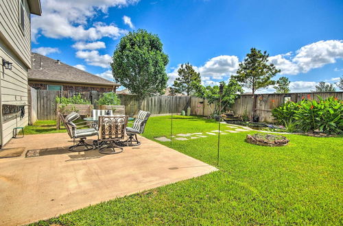 Foto 25 - Eclectic Katy Home w/ Yard & Community Pool