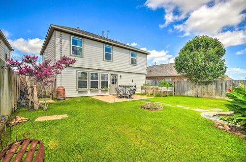 Photo 10 - Eclectic Katy Home w/ Yard & Community Pool