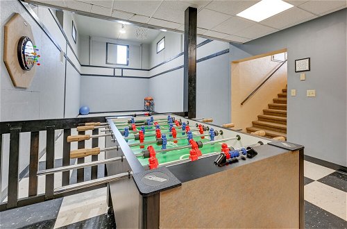 Foto 42 - Large Home w/ Indoor Basketball Court + Game Room