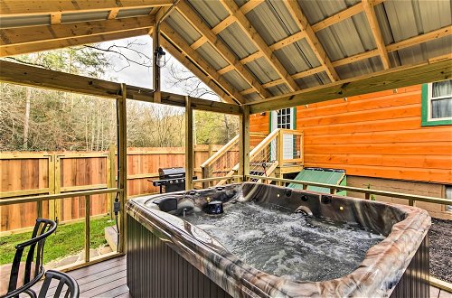 Photo 9 - 'just Fur Relaxin' Sevierville Cabin w/ Hot Tub