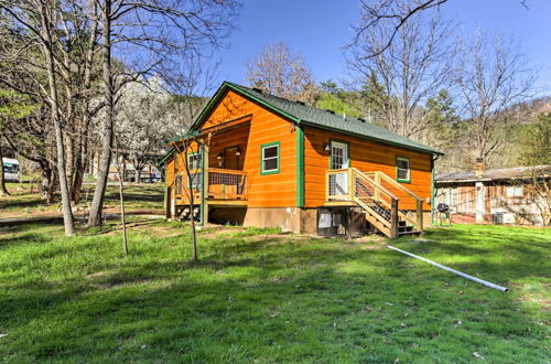 Photo 1 - 'just Fur Relaxin' Sevierville Cabin w/ Hot Tub