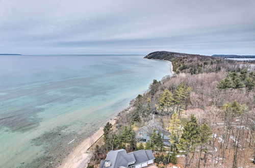 Foto 24 - Spacious Vacation Rental on Lake Michigan