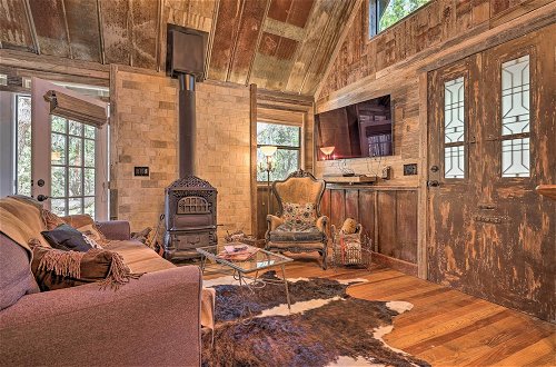 Photo 4 - 'horse Thief Inn' Cabin Retreat w/ Deck & Hot Tub