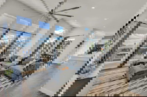 Foto 1 - Stunning Lake Home With Pool-beach-gym-boat Access