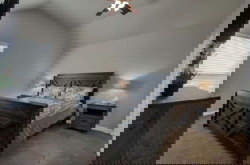 Foto 6 - Let's Go Tubing! Awesome House-next to River!