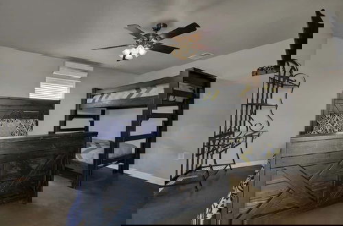 Foto 4 - Let's Go Tubing! Awesome House-next to River!