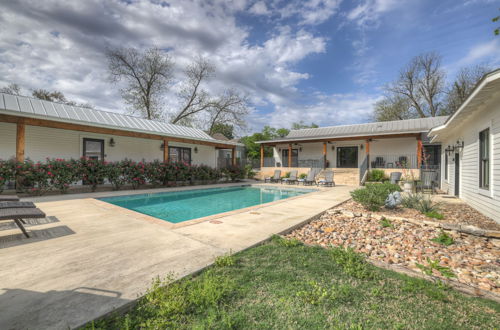 Photo 9 - Schubert Inn Suite-b With Pool & Grill - Walk to Main