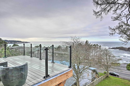 Foto 4 - Depoe Bay Townhome w/ Deck & Stunning Ocean Views