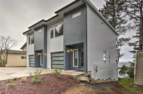 Photo 5 - Depoe Bay Townhome w/ Deck & Stunning Ocean Views