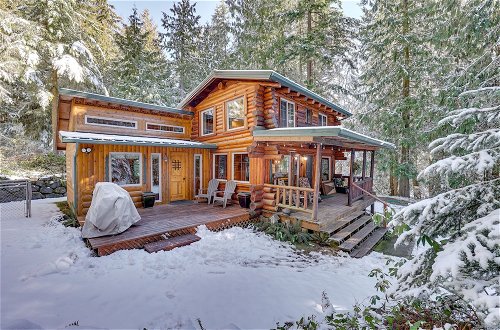 Foto 1 - Rustic Sequim Cabin w/ Fire Pit & Forested Views