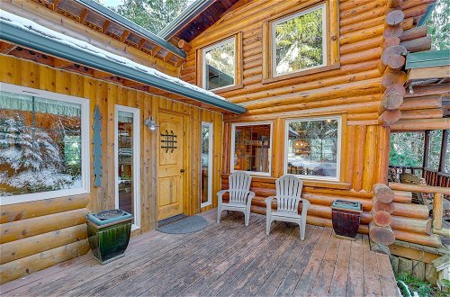 Foto 4 - Rustic Sequim Cabin w/ Fire Pit & Forested Views