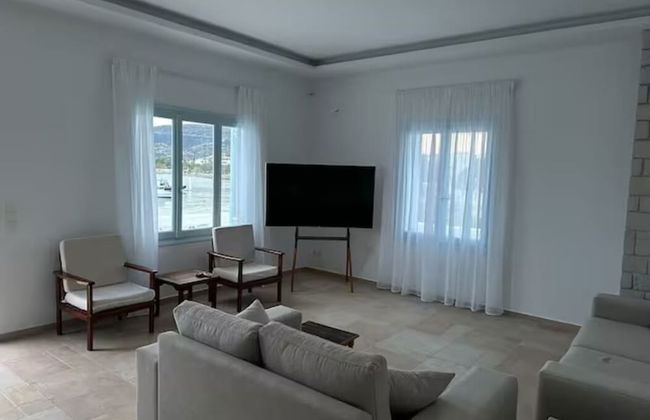 Milos AquaBliss Beachfront Villa - Photo 8
