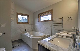 Foto 2 - Blissful Breck Home w/ View + Hot Tub, 1 Mi to Ski