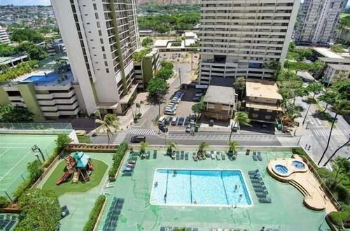 Foto 16 - Newly Remodeled Corner Unit at the Waikiki Banyan with Diamond Head Views by Koko Resort Vacation Rentals