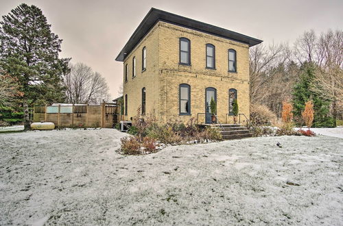 Foto 16 - Historic Michigan Farmhouse w/ Grill & Fire Pit