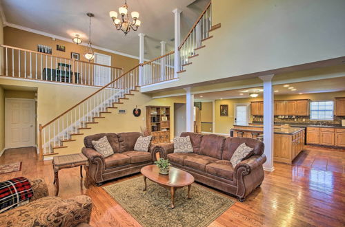 Photo 5 - Luxury Scottsville Retreat on 10 Acres