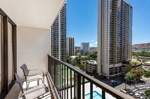 Foto 32 - Spacious 14th Floor Corner Suite, Partial Diamond Head and Ocean Views, FREE Parking! by Koko Resort Vacation Rentals