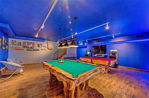 Foto 9 - Mountaintop Paradise w/ Hot Tub, Game Room & Views