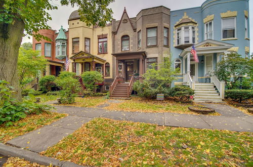 Foto 9 - Historic Townhome in Oak Park w/ Backyard