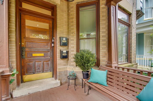 Foto 19 - Historic Townhome in Oak Park w/ Backyard