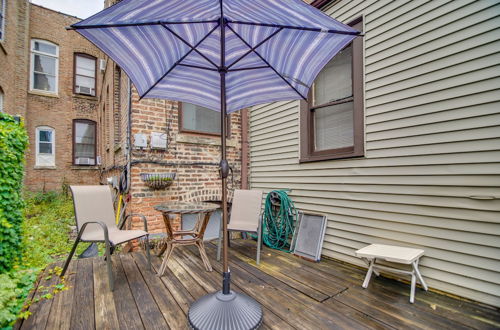 Photo 5 - Historic Townhome in Oak Park w/ Backyard