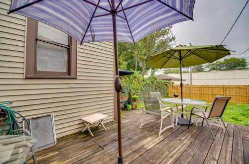 Photo 10 - Historic Townhome in Oak Park w/ Backyard