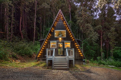 Foto 1 - Spacious A-Frame with Loft near Downtown