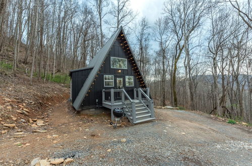 Foto 19 - Spacious A-Frame with Loft near Downtown