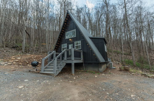 Foto 18 - Spacious A-Frame with Loft near Downtown