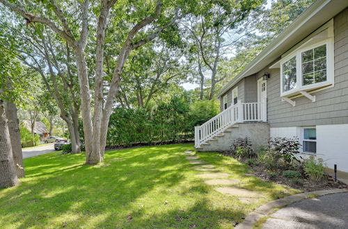 Photo 23 - Hampton Bays Retreat: Walk to Squires Beach