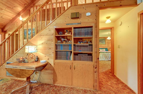 Photo 4 - Cozy Family-friendly Badger Retreat w/ Fireplace