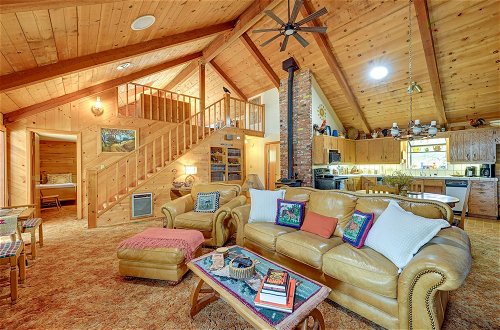 Foto 1 - Cozy Family-friendly Badger Retreat w/ Fireplace
