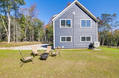 Foto 2 - Cozy Camden Cottage w/ Fire Pit & Trail Access