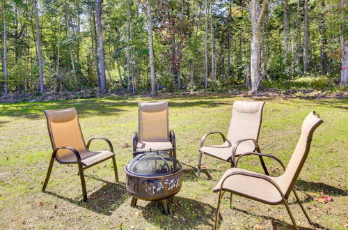 Foto 9 - Cozy Camden Cottage w/ Fire Pit & Trail Access