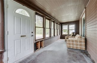 Foto 2 - Centrally Located Albion Home With Screened Porch