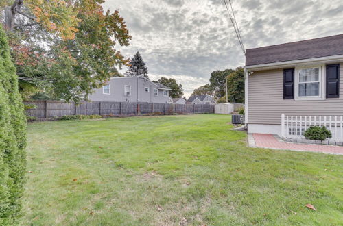 Photo 19 - Charming West Haven Home - Walk to Beach