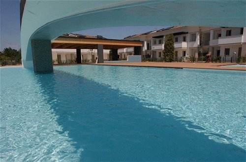 Photo 11 - recently Built Flat With big Swimming Pool and Balcony