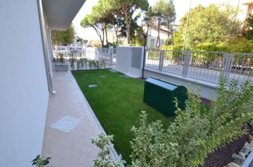 Photo 12 - Modern Flat With Private Garden in Rosolina Mare