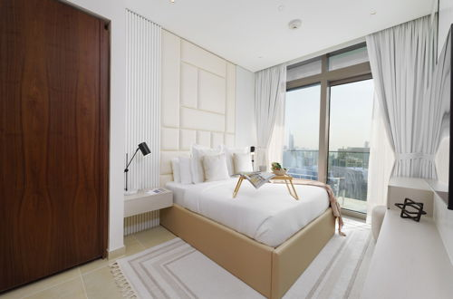 Photo 4 - Maison Privee - Modern Luxury Apt w/ Spectacular Dubai Marina Vws