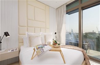 Photo 2 - Maison Privee - Modern Luxury Apt w/ Spectacular Dubai Marina Vws