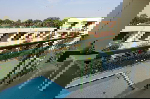 Photo 5 - Family-friendly Poolside Tranquility