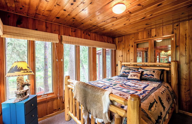 Cozy Riverside Getaway Pine Bend Cottage - Photo 3