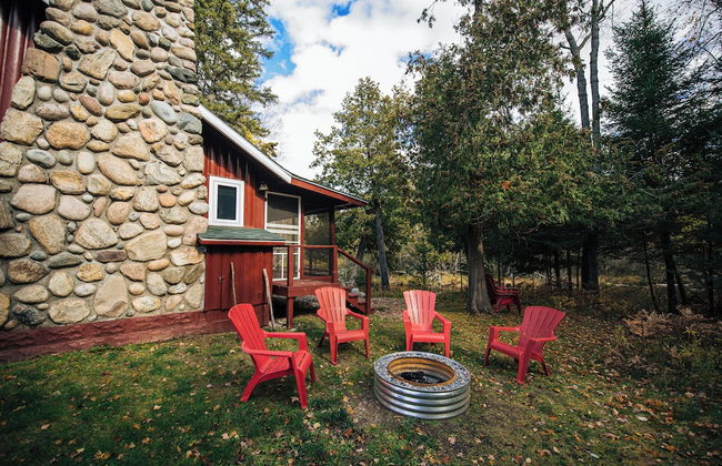 Cozy Riverside Getaway Pine Bend Cottage - Photo 24