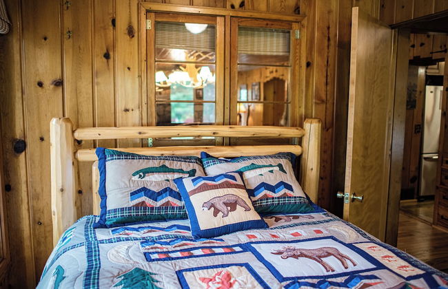 Cozy Riverside Getaway Pine Bend Cottage - Photo 5