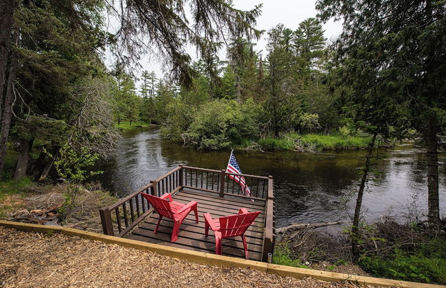 Cozy Riverside Getaway Pine Bend Cottage - Photo 31