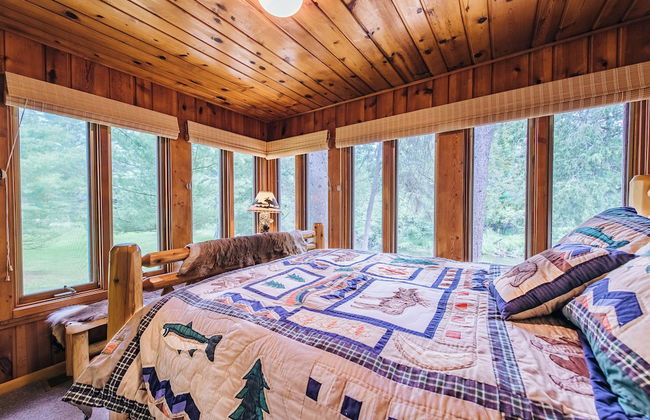 Cozy Riverside Getaway Pine Bend Cottage - Photo 2