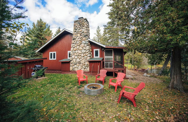 Cozy Riverside Getaway Pine Bend Cottage - Photo 23