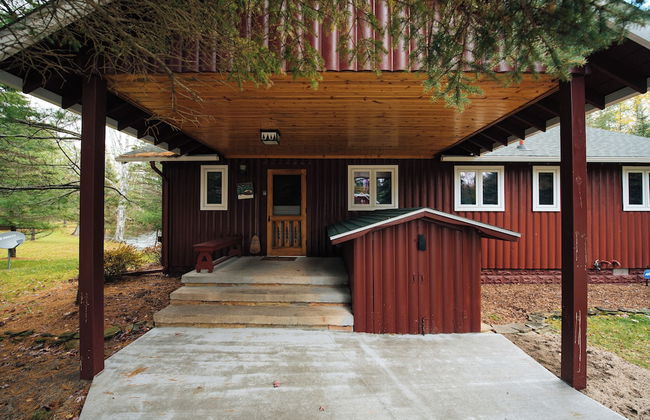 Cozy Riverside Getaway Pine Bend Cottage - Photo 25